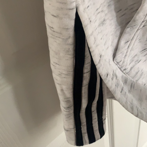White Adidas Hoodie (XS) - Picture 3 of 3